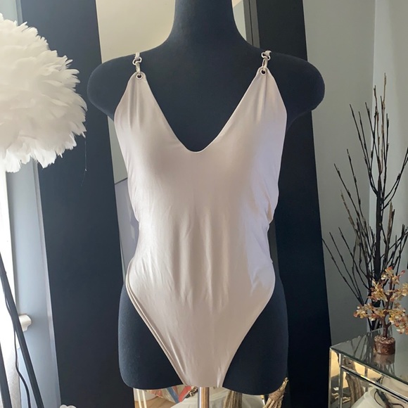 Sexy one piece - Picture 1 of 8